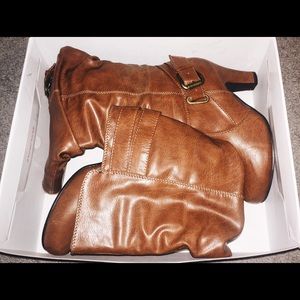 //NEVER WORN// Brown fiora boots